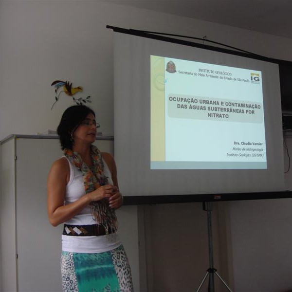 Claudia Varnier em sua apresentação